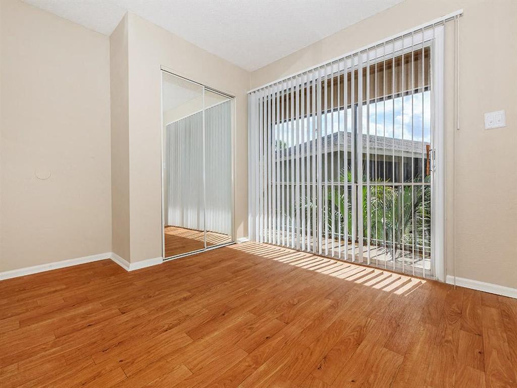 Carlyle Court Apartments