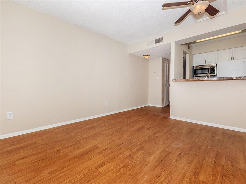 Carlyle Court Apartments