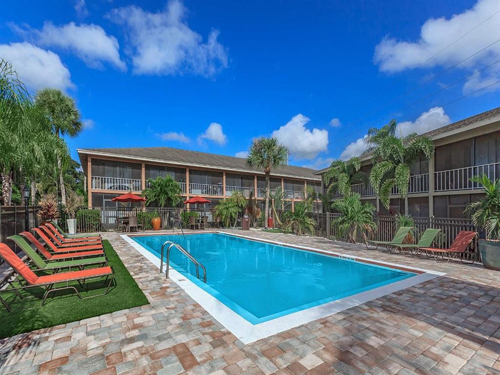 Carlyle Court Apartments