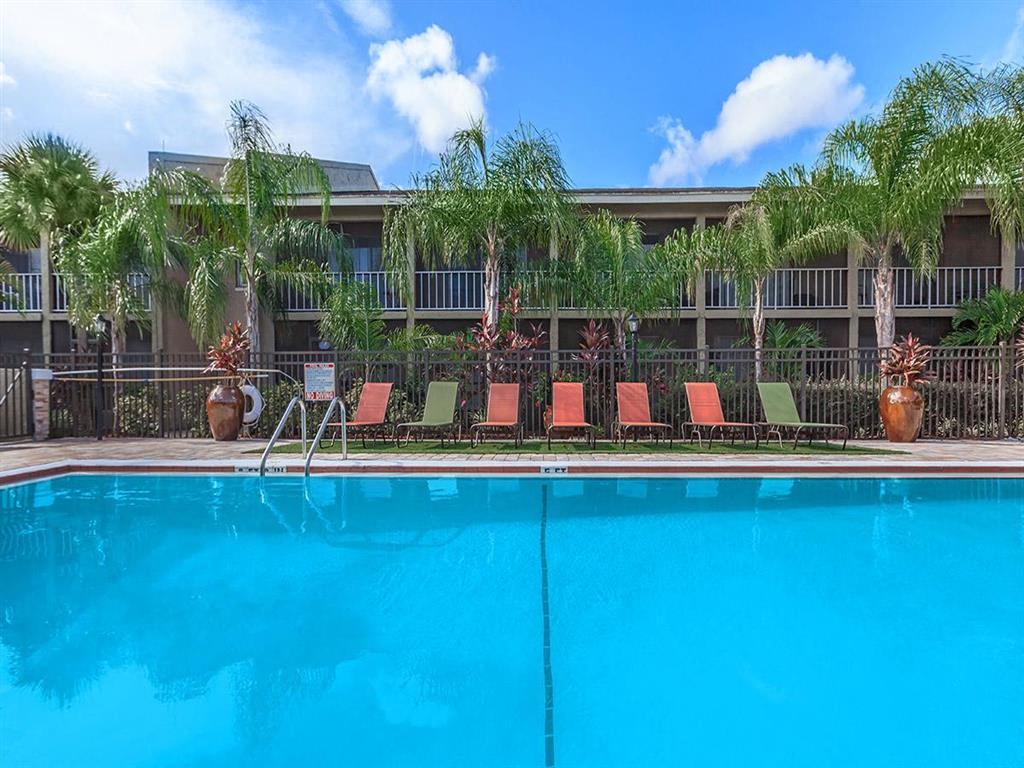 Carlyle Court Apartments