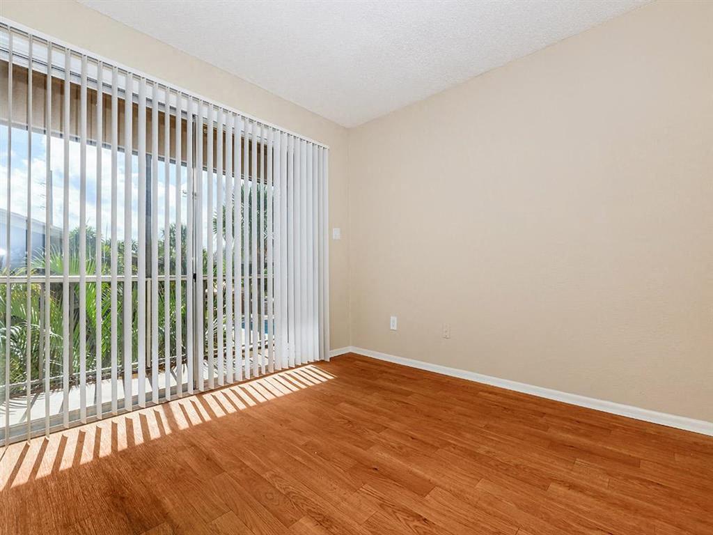 Carlyle Court Apartments