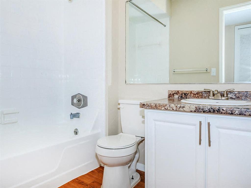 Carlyle Court Apartments