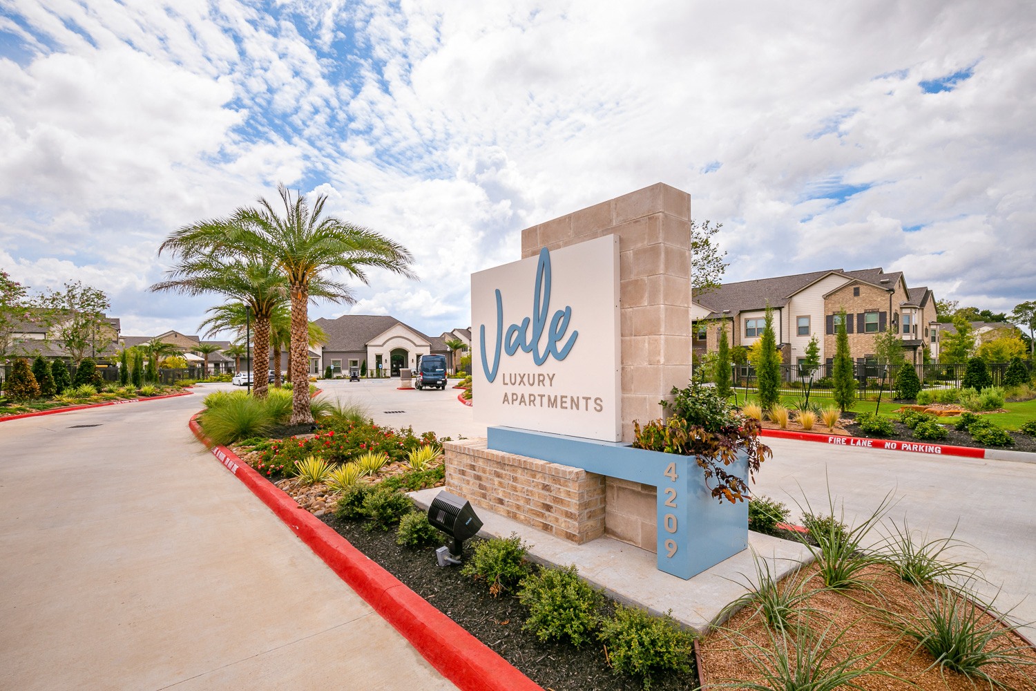 Vale Luxury Apartments, 4209 Spring Stuebner Rd, Spring
