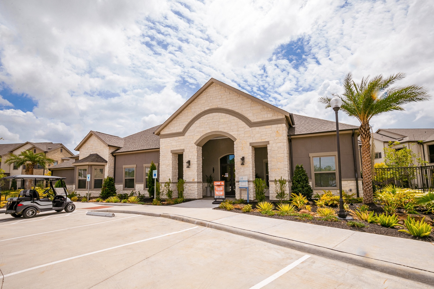 Vale Luxury Apartments, 4209 Spring Stuebner Rd, Spring