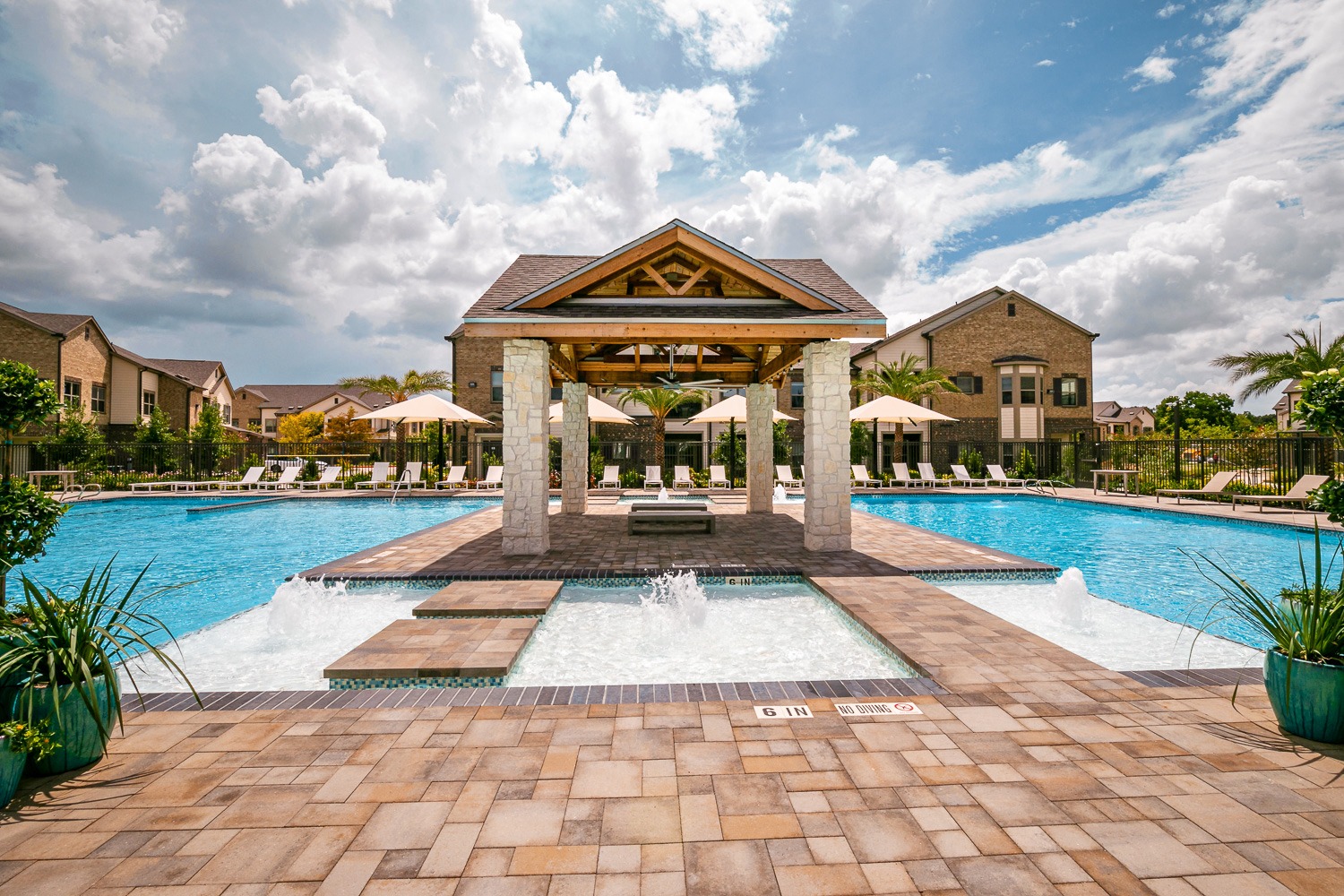 Vale Luxury Apartments, 4209 Spring Stuebner Rd, Spring