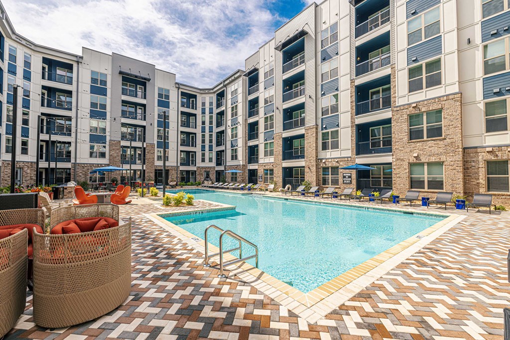 Relaxing Saltwater Pool with Wi-Fi & Sun Shelves