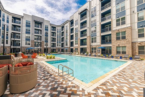 Relaxing Saltwater Pool with Wi-Fi & Sun Shelves