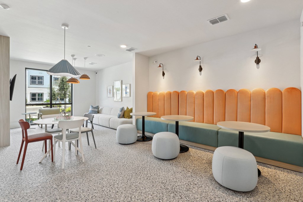 Wet Bar & Entertainment Lounge