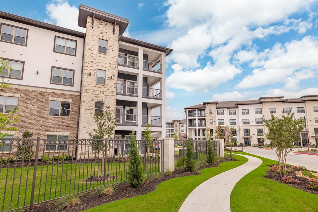the preserve at ballantyne commons exterior of apartments with sidewalk and grass
