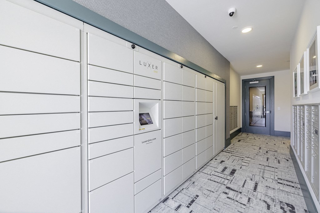 24/7 Luxer Package Lockers