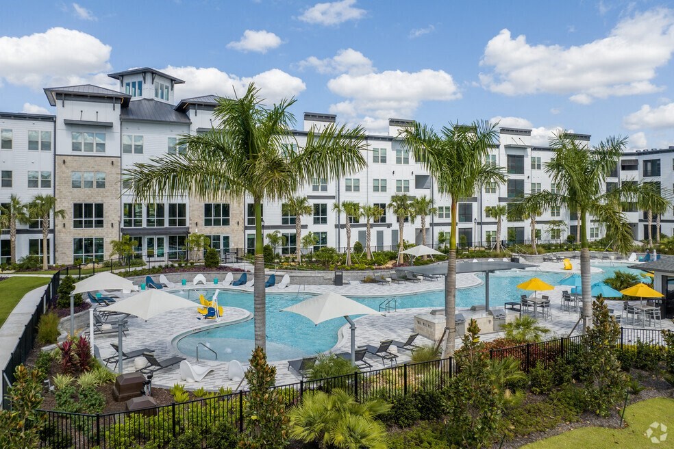 Relaxing Pool with Cabana, Wi-Fi, Sun Shelves & Grill Areas