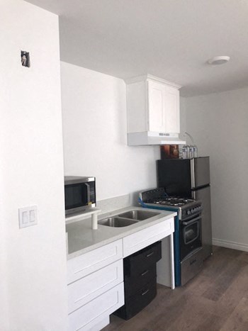 9515 S. Compton Ave 1 Bed Apartment for Rent - Photo Gallery 3