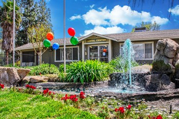 Landing Leasing office - Photo Gallery 2