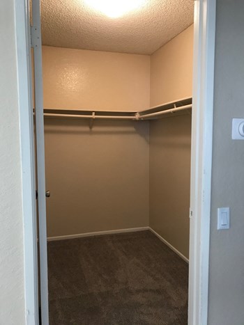 1840 S. Nelson Street Studio-2 Beds Apartment for Rent - Photo Gallery 3