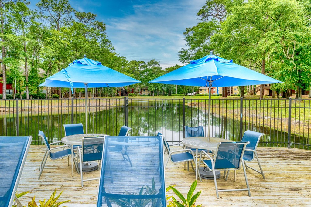 Community patio at Northlake Apartments, Jacksonville FL