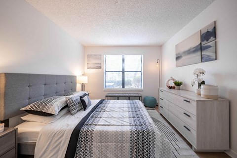 Northlake Apartments