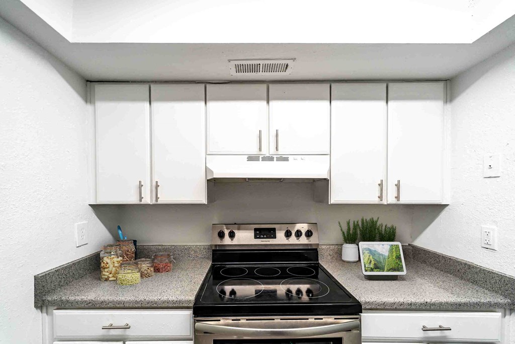 Kitchen Appliances at Red Bay Apartment Complex, Jacksonville, FL, 32211