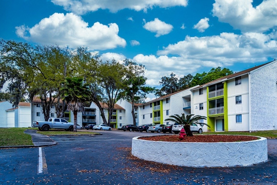 Entrance View at Red Bay Apartment Complex, Jacksonville, FL