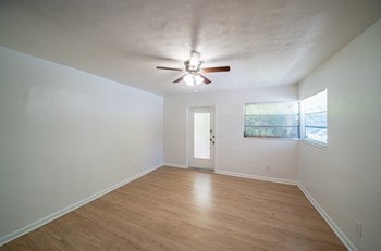 713-717-721 SW 13 Ave 1-3 Beds Apartment for Rent - Photo Gallery 16
