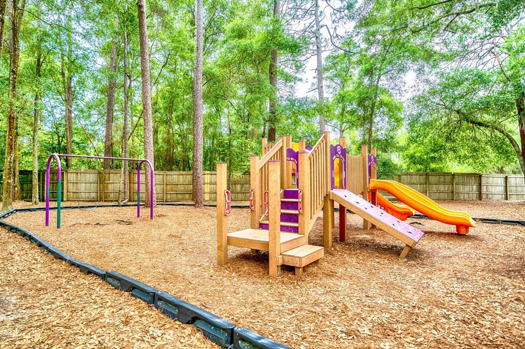 Outdoor park at Northlake Apartments, Jacksonville FL