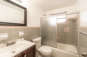 713-717-721 SW 13 Ave 1-3 Beds Apartment for Rent - Photo Gallery 37