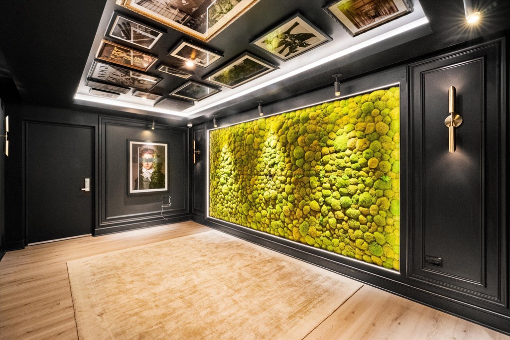 A room with a green wallpaper and a wooden floor at Chateau on Wells, Illinois