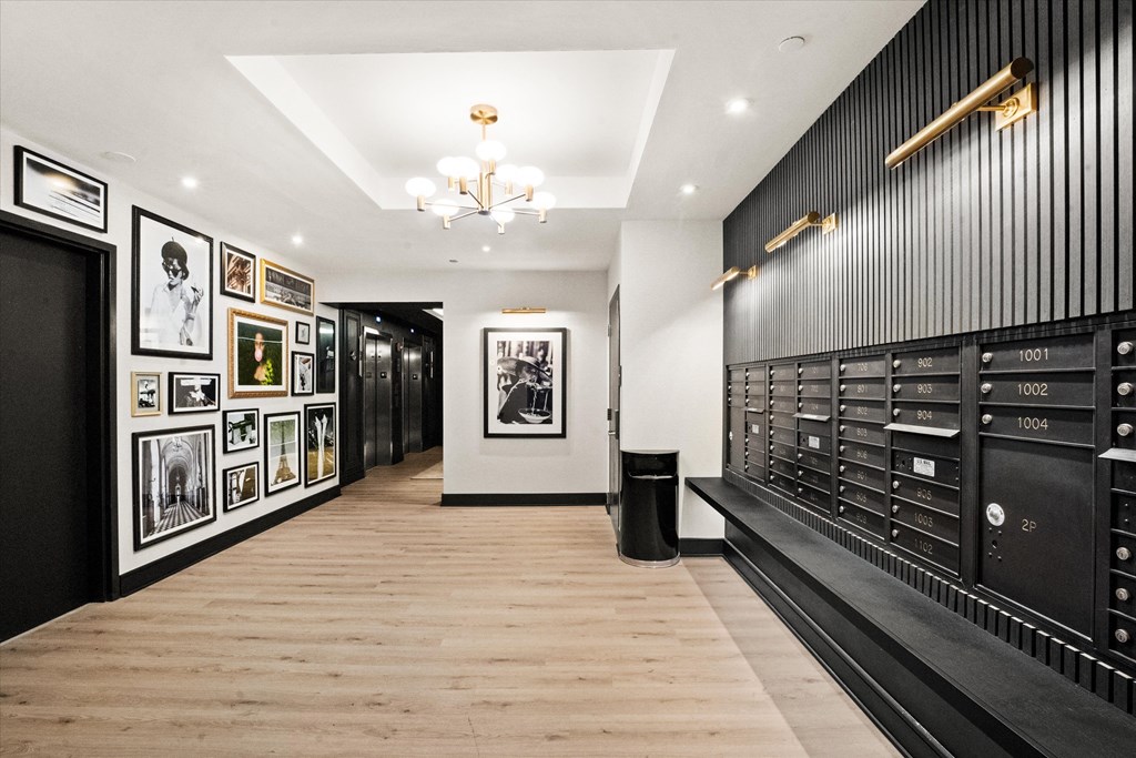 Frames at Chateau on Wells, Chicago, IL