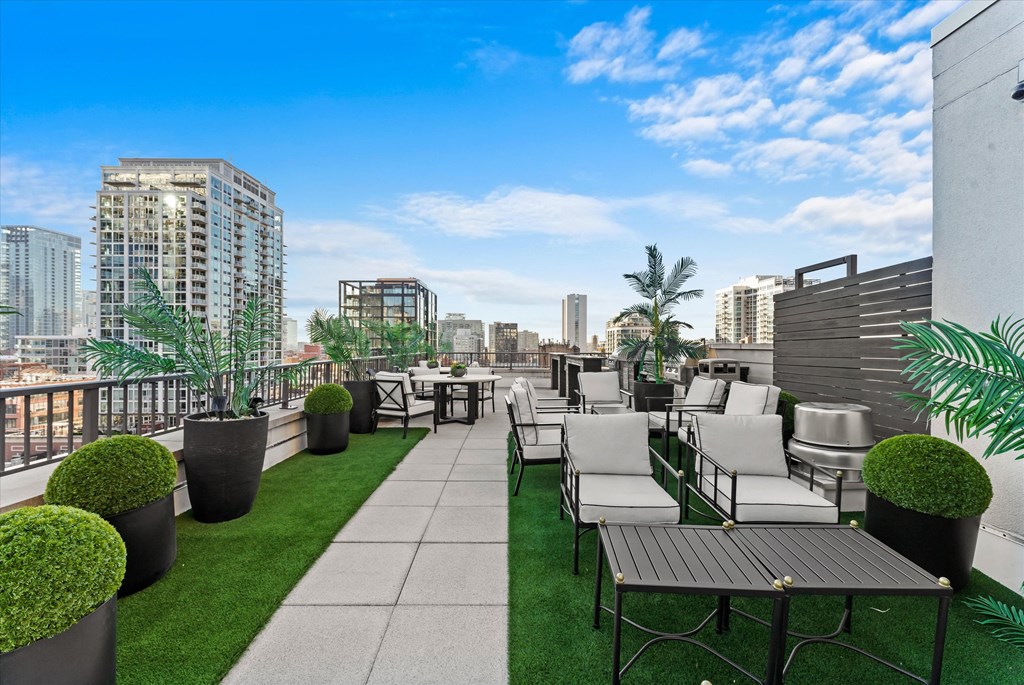 Common area view at Chateau on Wells, Chicago, Illinois