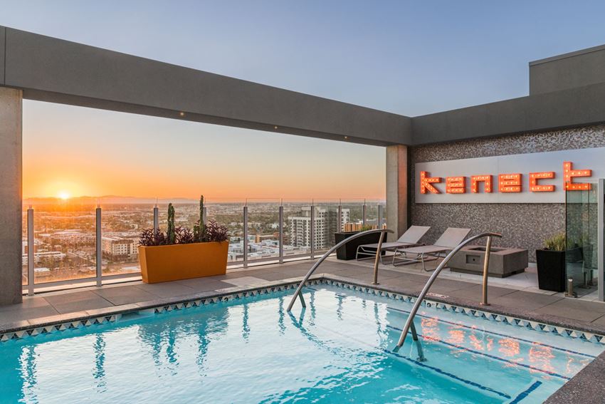 Rooftop  heated Pool in downtown phoenix - Photo Gallery 1