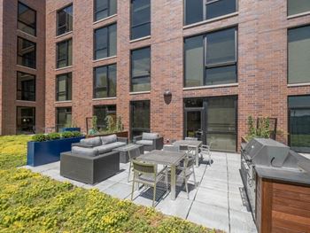 Community Grilling Station at Linkt Apartments, Chicago, IL