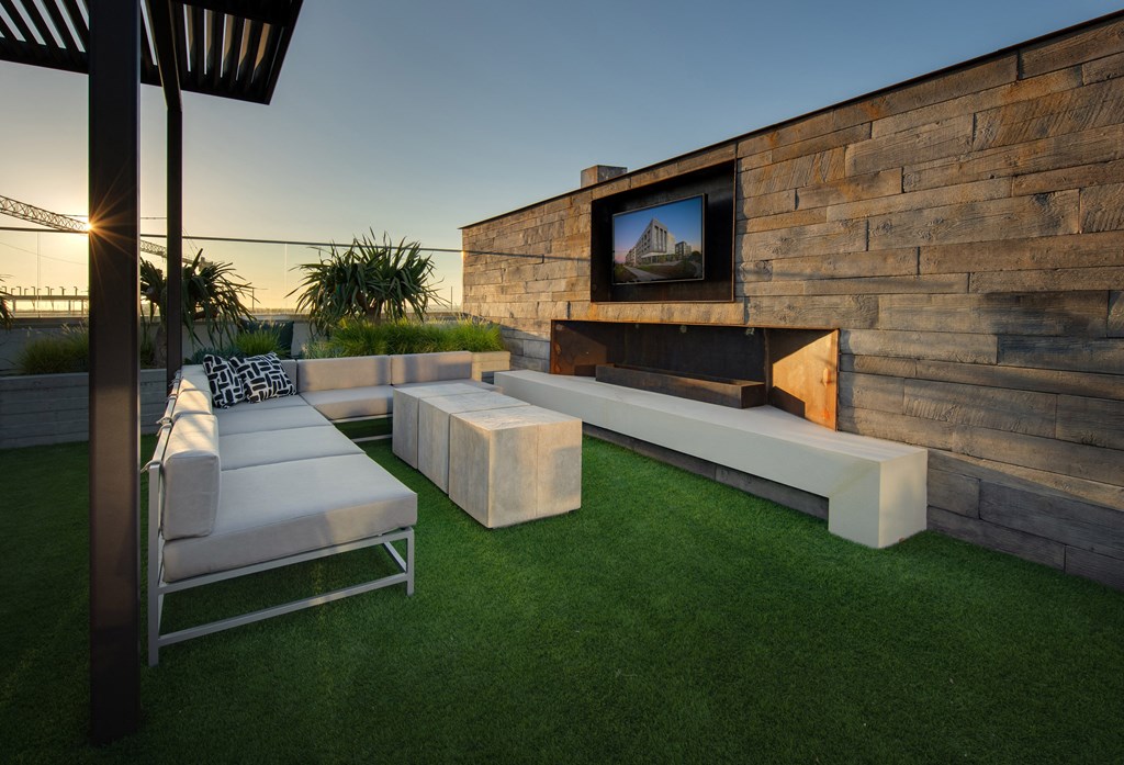 a view of the outdoor seating area of architecture, backyard, estate, facade, grass,