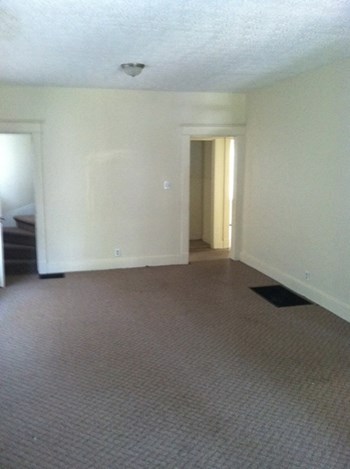 306 S 43rd St 4 Beds Apartment for Rent - Photo Gallery 3