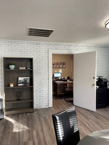 Leasing Office - Interior - Photo Gallery 14