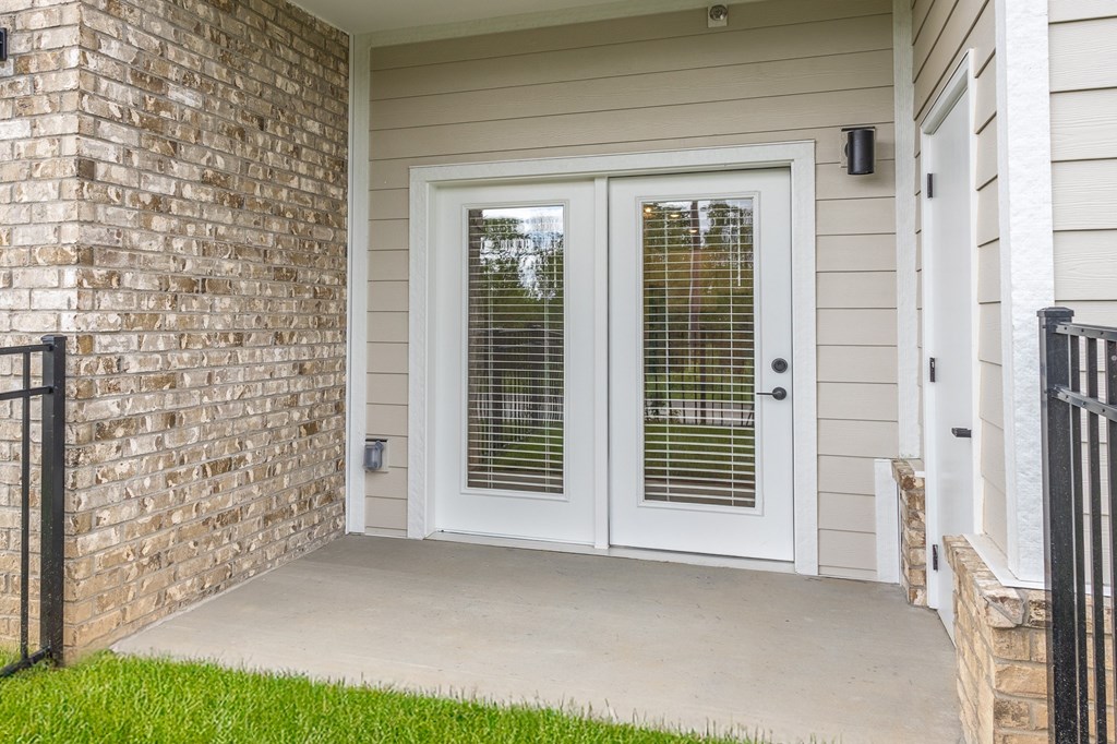 Patio/Private Yard at Forest Edge Apartments, Charlestown, IN 47111
