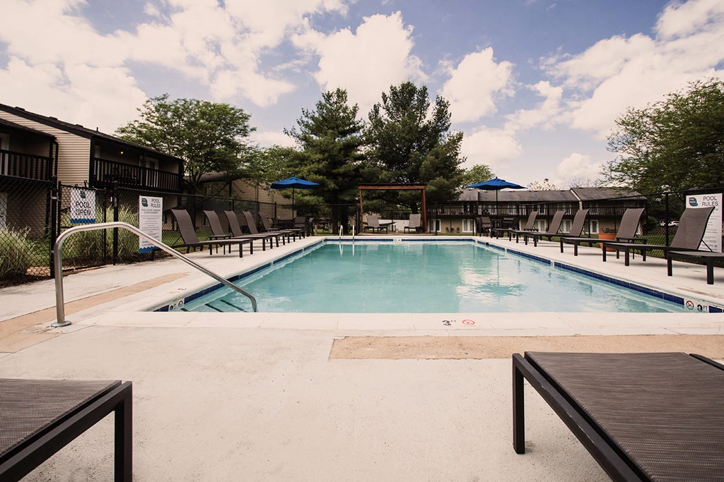 The Pops - Exterior Pool