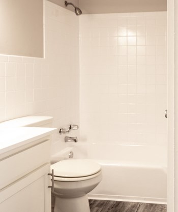 Cambridge  Apartments - Bathroom - Photo Gallery 16
