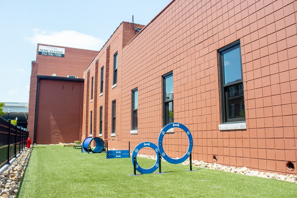 Grocers Ice Lofts - Exterior Dog Park