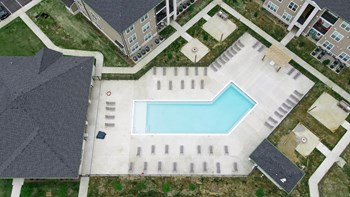 Lakeside Gardens - Exterior Pool - Photo Gallery 3