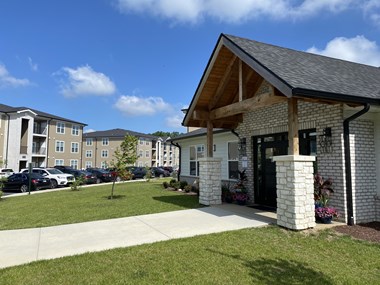 Lakeside Gardens - Exterior Clubhouse