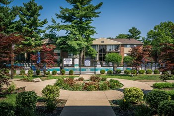Regal Park - Exterior Pool - Photo Gallery 3