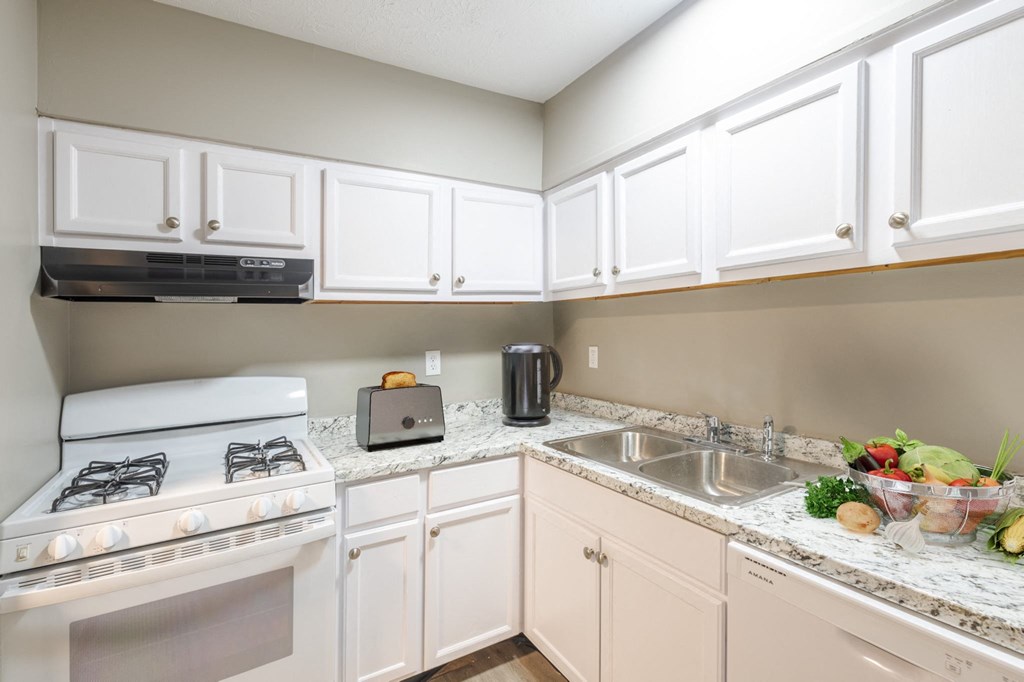 Throughbred Crossing - Kitchen