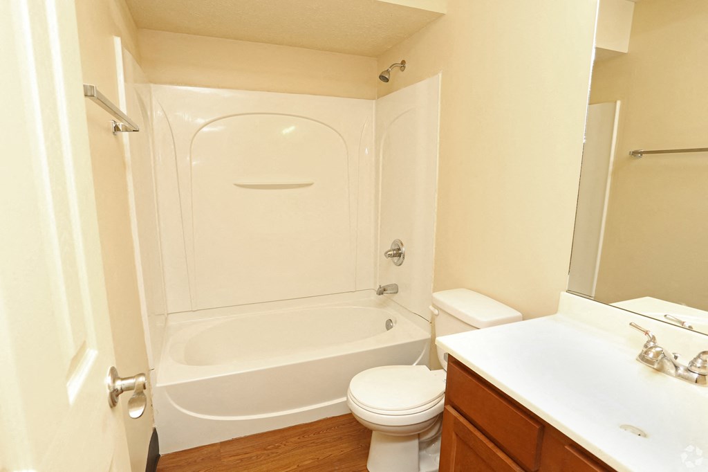 Bridgepointe Gardens Interior - Bathroom