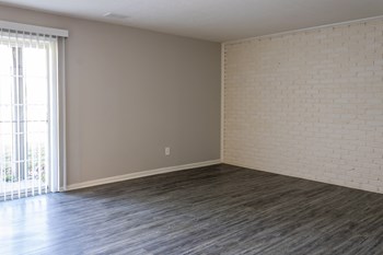 Cambridge Apartments - Living Room - Photo Gallery 9