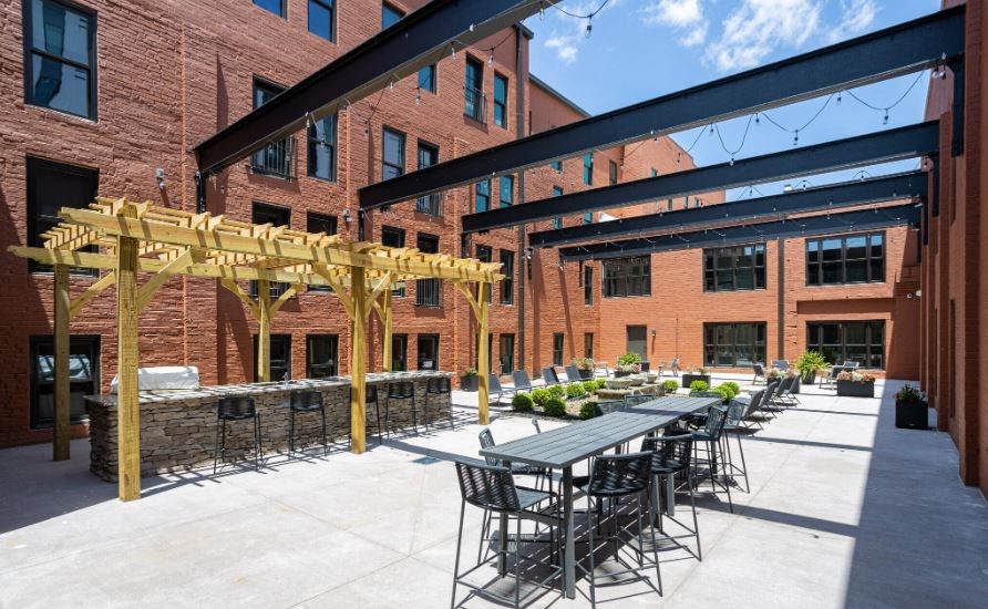 Grocers Ice Lofts - Exterior Courtyard