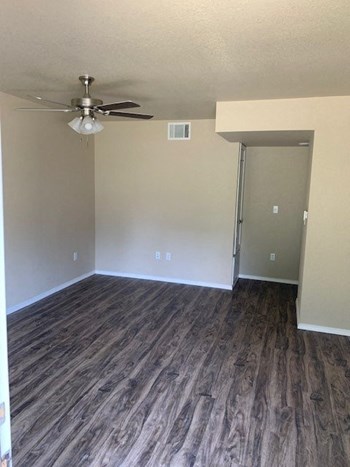 1421 N Division Street Studio-2 Beds Apartment, Affordable for Rent - Photo Gallery 3
