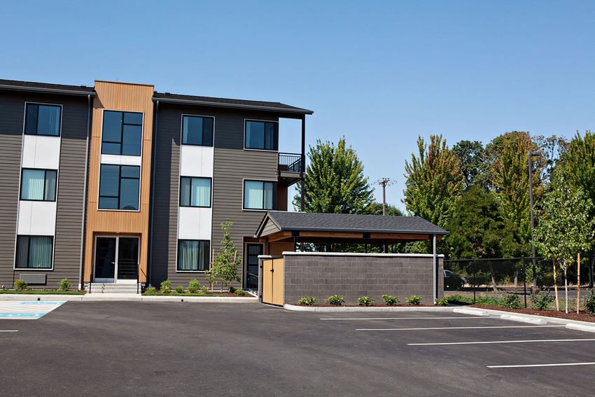 Country Crossroads Apartments, 955 West 17th Place, Junction City, OR
