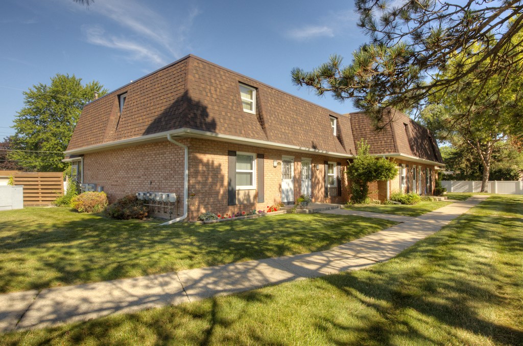 Clairemont Village Townhome Exterior 3