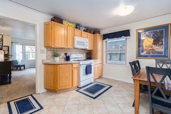 Bay Village Townhomes 240 E Chateau Place Whitefish Bay Wi Rentcafe