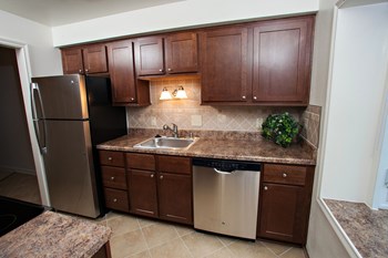 Colonial Court Kitchen - Photo Gallery 4