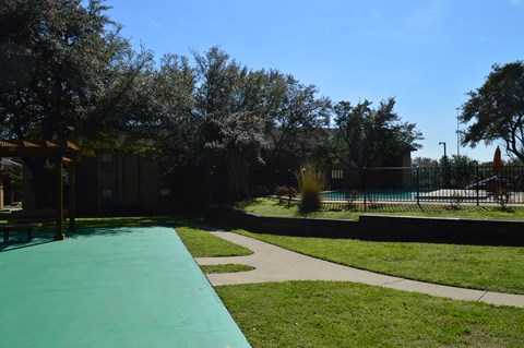 Outdoorat Overton Park Apartments, Dallas